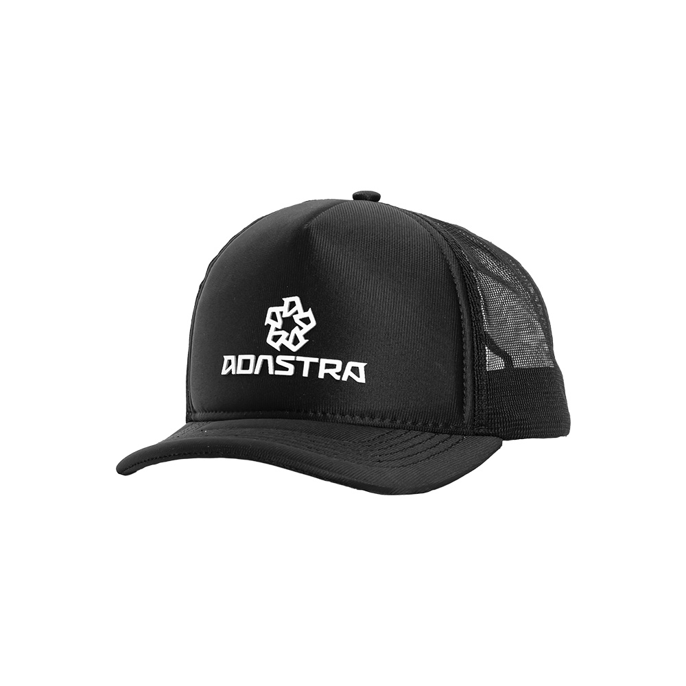 Este boné é o complemento perfeito para o seu visual esportivo, com sua estrutura clássica de trucker e design moderno.  Fabricado em 100% poliéster, oferece durabilidade e conforto durante todo o dia.