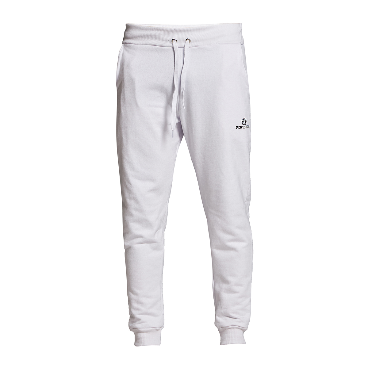 A Calça de Moletom Adastra Lynx foi feita para quem busca mobilidade e estilo dentro e fora das quadras. Com modelagem unissex e acabamento premium, ela oferece o equilíbrio ideal entre conforto térmico e liberdade nos movimentos.