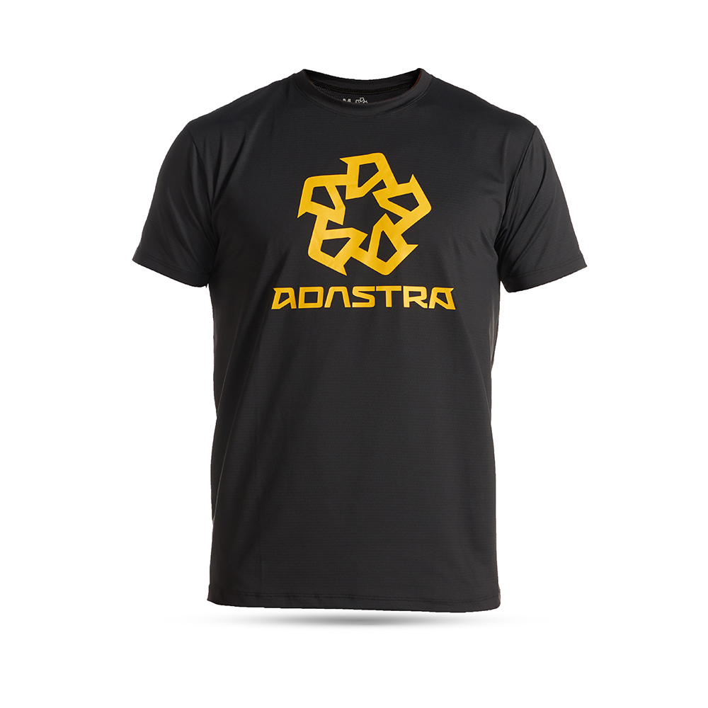 Encare cada partida com confiança usando a Camiseta ADASTRA.  Feita com tecido tecnológico anti-odor e proteção UV, esta camiseta proporciona conforto e desempenho excepcionais durante seus treinos e jogos.  O tecido flexível, composto por 90% poliamida e 10% elastano, oferece liberdade de movimento sem restrições.  Disponível nas cores branca e preta, esta camiseta é a escolha perfeita para jogadores exigentes que buscam estilo e funcionalidade.
