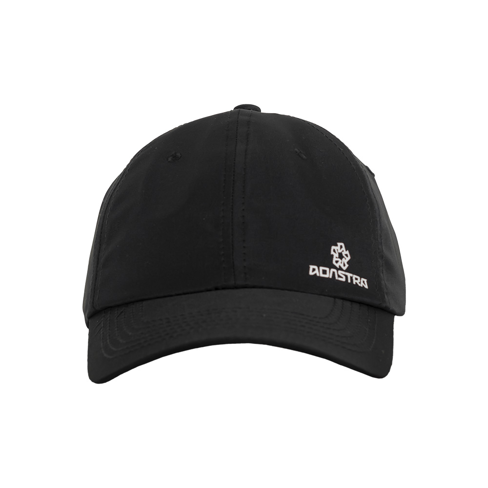 Este boné minimalista é feito em 100% poliéster, oferecendo conforto e durabilidade para acompanhar você em todas as suas aventuras.