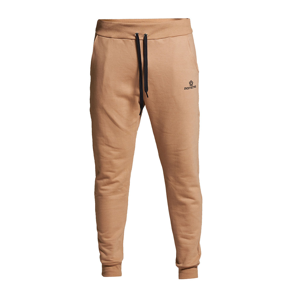 A Calça de Moletom Adastra Orion foi feita para quem busca mobilidade e estilo dentro e fora das quadras. Com modelagem unissex e acabamento premium, ela oferece o equilíbrio ideal entre conforto térmico e liberdade nos movimentos.