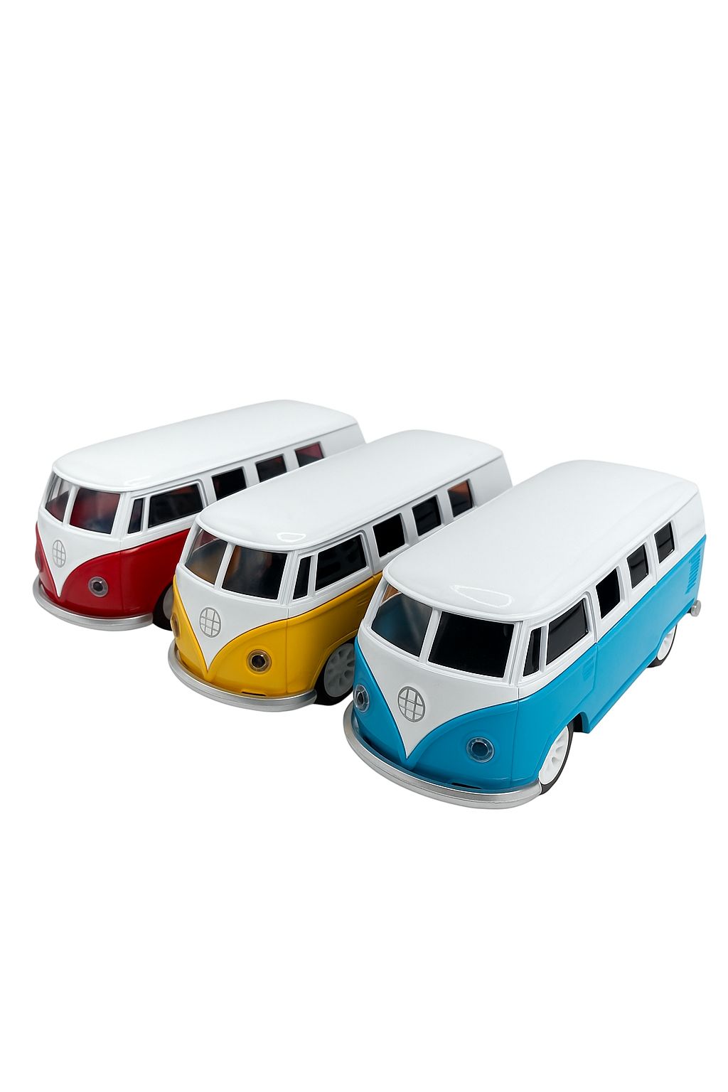 Miniaturas colecionáveis
Embalagem: Contém 1 por embalagem.
Características Principais
Design: As miniaturas recriam fielmente o formato icônico da Kombi T1, um veículo muito popular e que se tornou um símbolo cultural (especialmente das décadas de 1960 e 1970).
Material: Metal (Die-Cast) ou plástico resistente, dependendo da qualidade e finalidade (colecionismo ou brinquedo). Pelo brilho e acabamento, é muito provável que sejam de metal.
Esquema de Cores (Bicolor): Todas as miniaturas exibem o clássico esquema de pintura bicolor, com a parte superior (teto) e a "V" frontal brancos, combinados com uma cor principal na parte inferior.
As cores visíveis são:
Vermelho e Branco.
Amarelo e Branco.
Azul e Branco
Detalhes:
Possuem janelas e para-brisas de plástico transparente.
Abre porta
Modelos de metal (Die-Cast) vêm com rodas livres ou mecanismo de fricção para movimento.
Uso: São populares como itens de coleção, decoração (para estantes, escritórios ou quartos temáticos) ou como brinquedos para entusiastas de carros.